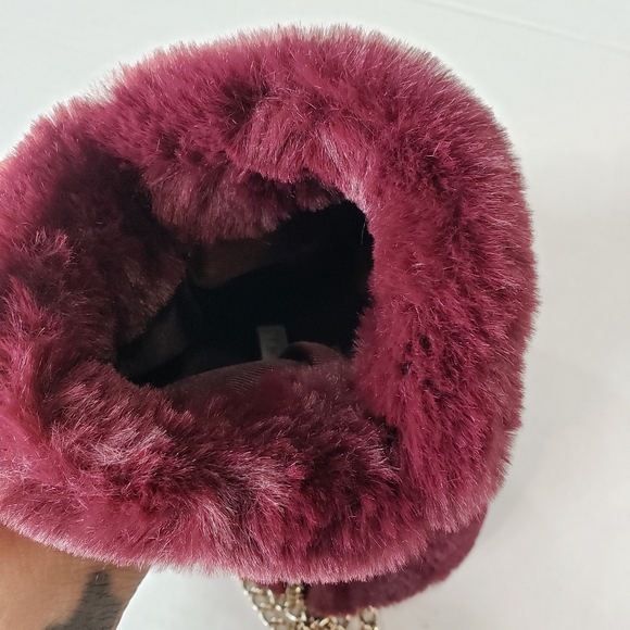 Faux fur shoulder bag - Picture 2 of 4